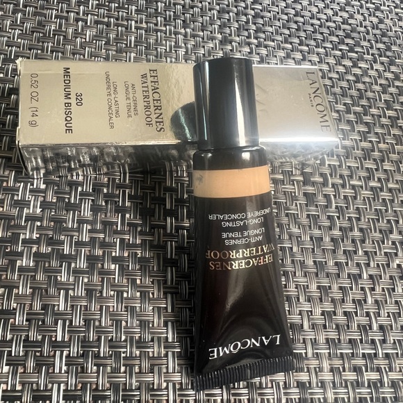 Effacernes Waterproof Protective Undereye Concealer, 0.52oz - Picture 2 of 6